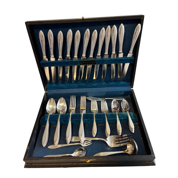 [Vintage] 64pc 1847 Rogers Bros Silver Plated Flatware Silverware Set w/ Box - Picture 1 of 8